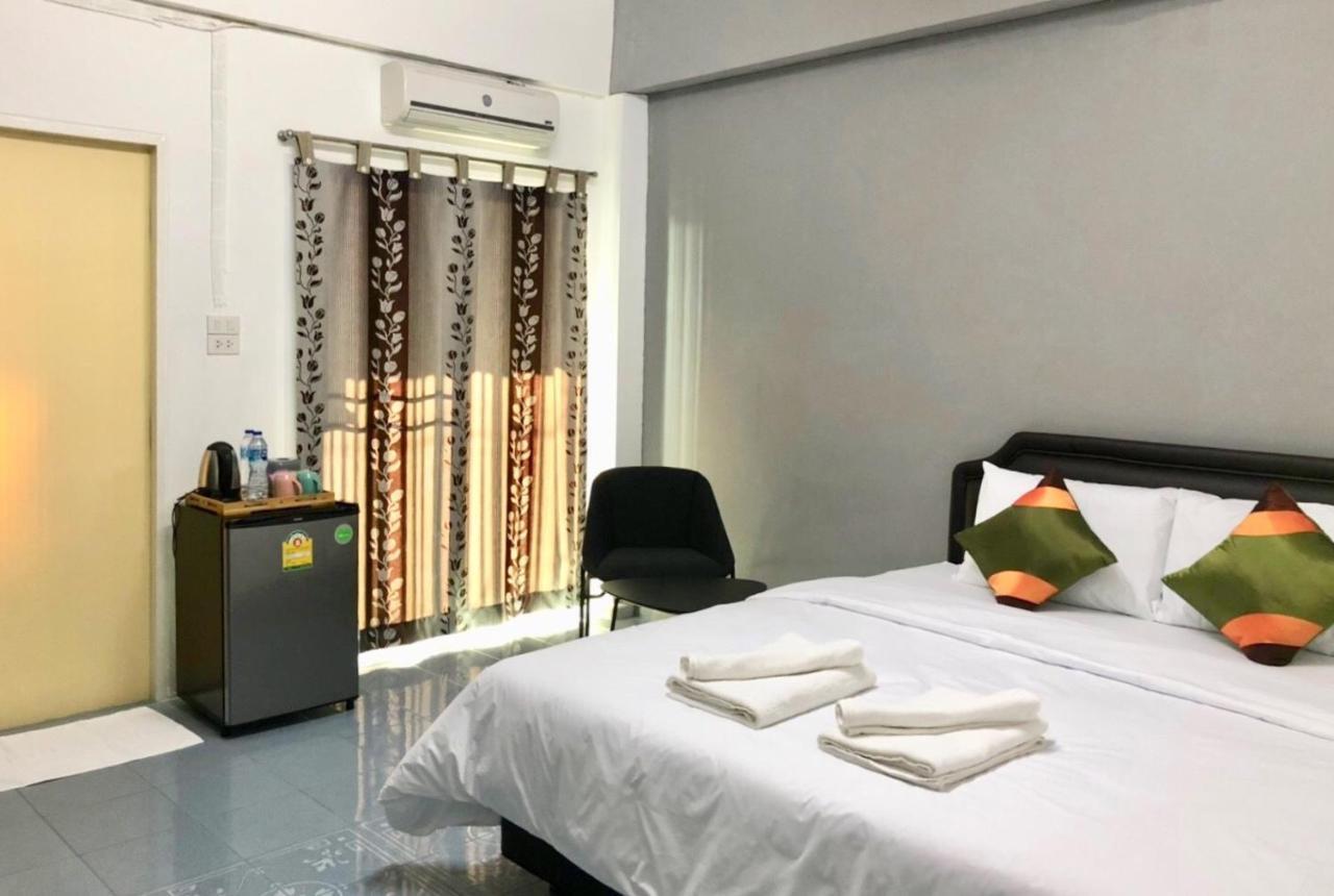 Oblique Apartment - ออฟบลิค อพาร์ทเมนท์ Nonthaburi Esterno foto